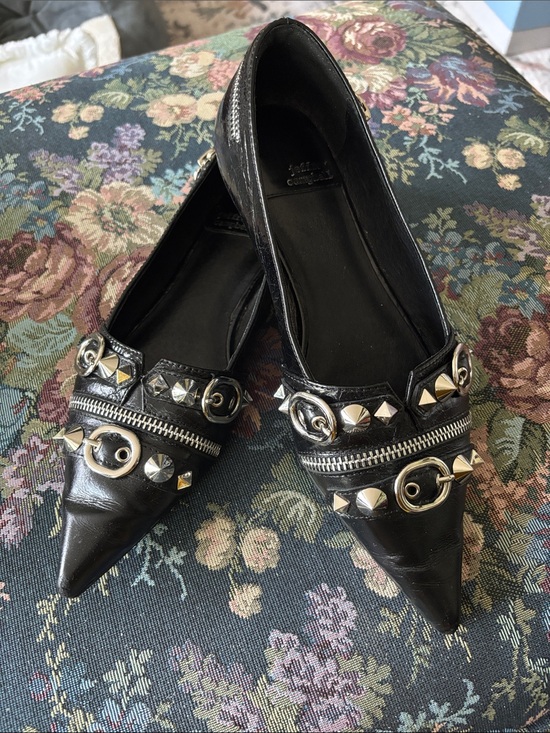 Jeffrey Campbell Shoes - Jeffrey Campbell Black Pointed-Toe Studded Flats with Zipper Trim size 8